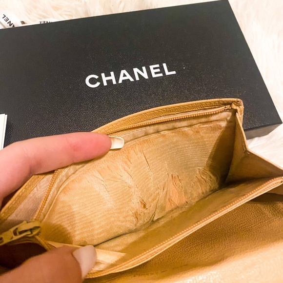 CHANEL Crossbody - SOLD - Picture 7 of 8